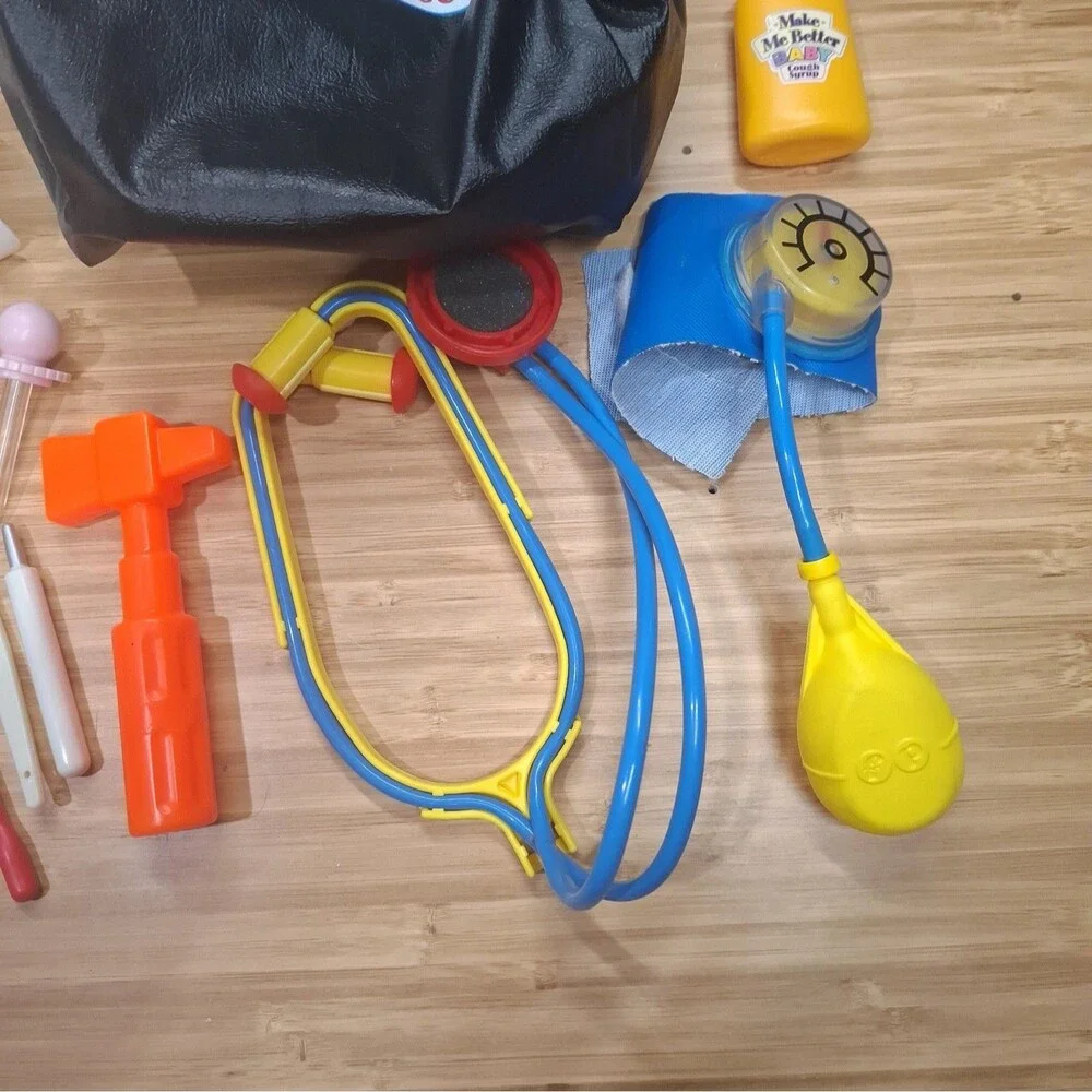 Vintage Fisher Price 1987 Black Medical Kit Bag Supplies Doctor Nurse Kids Toy